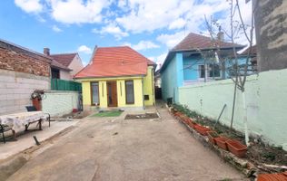 CASĂ DE VÂNZARE ÎN SIBIU, SINGUR ÎN CURTE, 4 CAMERE, 2 BĂI, RENOVATĂ