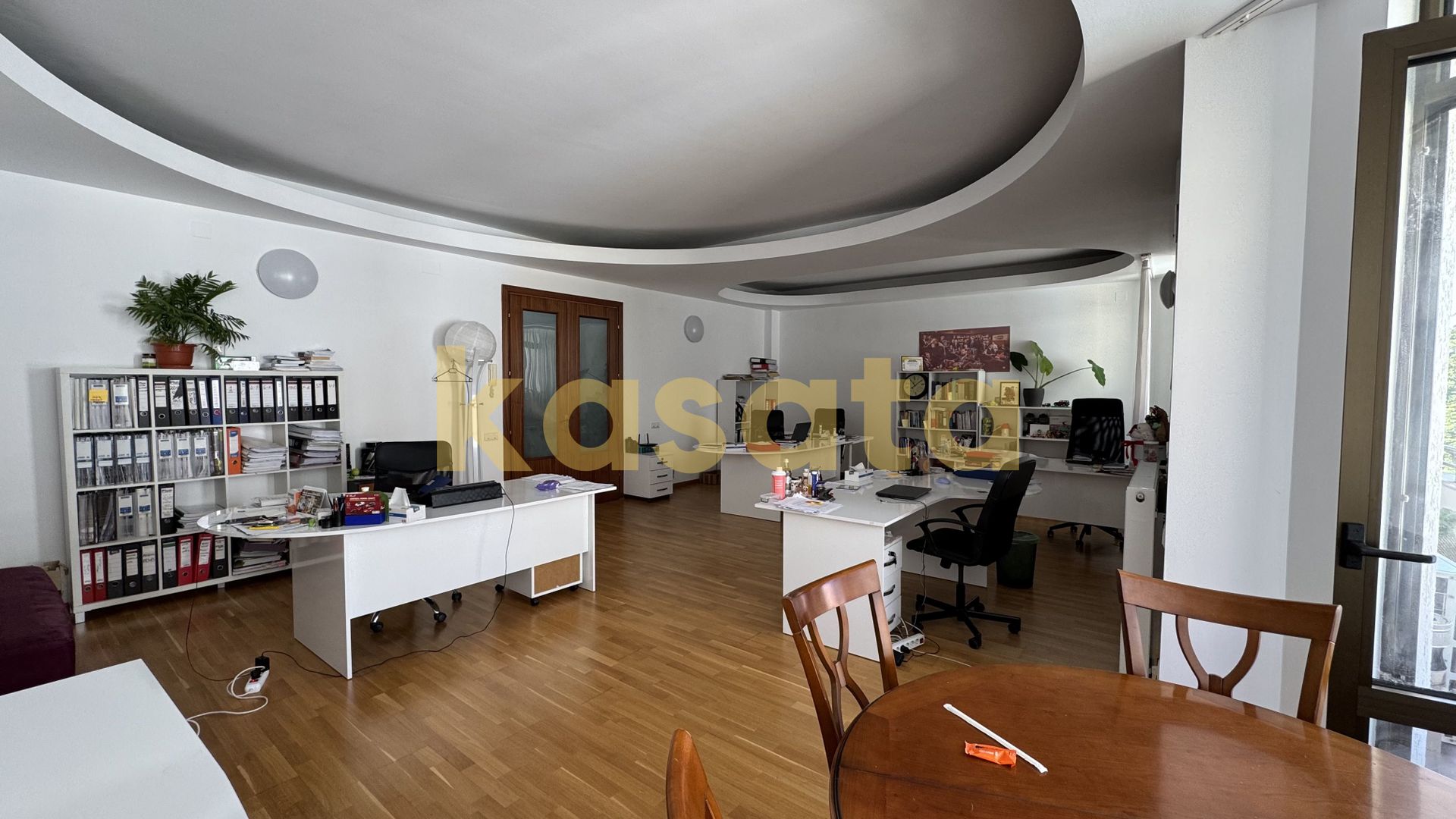 4 Camere | Primăverii | 2 Băi | Etaj 2 | Living Generos - Poză 1