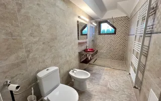 Casa cu 7 camere | 3 balcoane | Garaj | 220 mp + 80 mp curte | Cartier Panorama - Poză 29