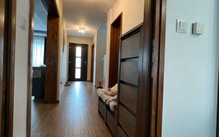 Casă de tip triplex la vânzare 6 camere /Șelimbăr /Secția 1 de Poliție - Poză 15