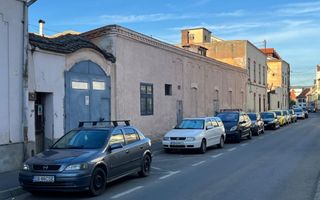 Spatiu cu potential – 174 mp, inaltime mare zona centrala, Zidului - Poză 1