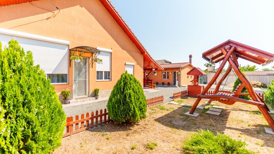 Casă spațioasă la sol în Macea - Poză 1