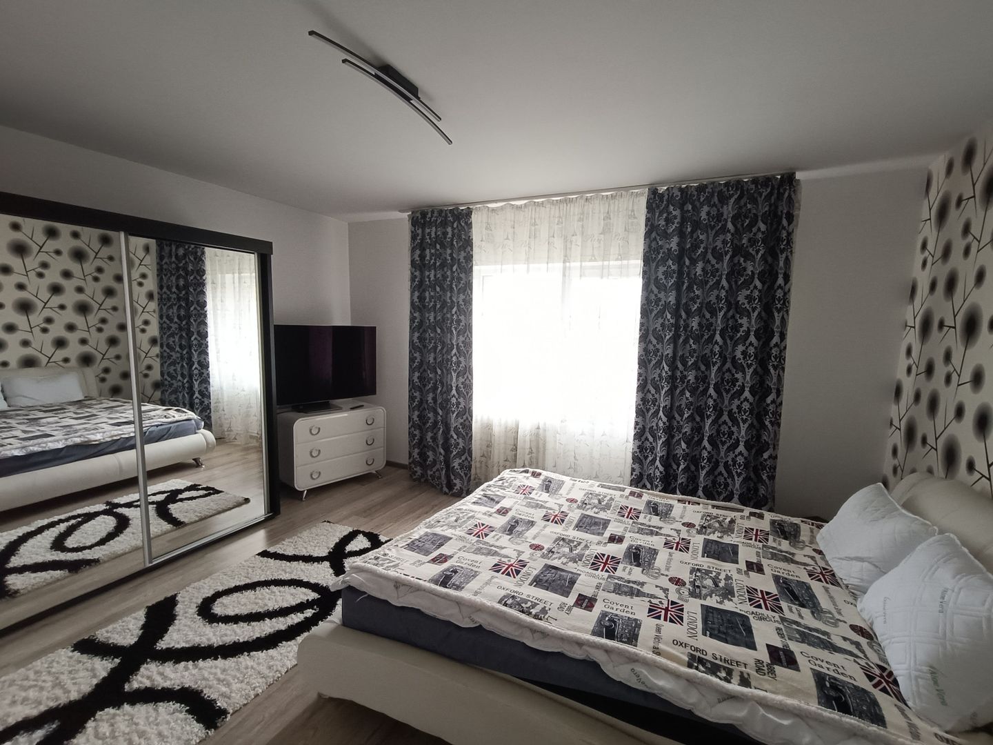 Casa cu 3 camere, 150 mpu, mobilata, utilata, garaj, curte, Ampoita - Poză 1