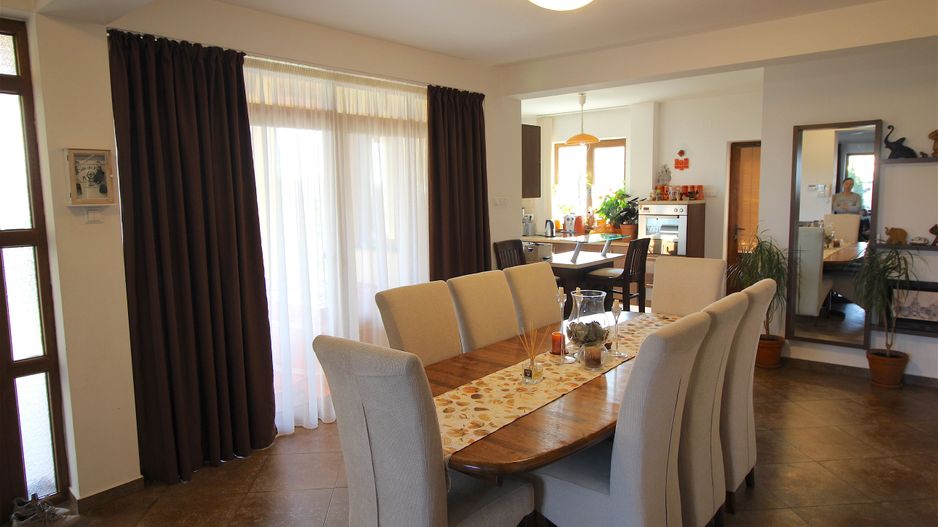 Casă / Vilă cu 5 camere de vânzare în zona Dumbravita - Poză 8