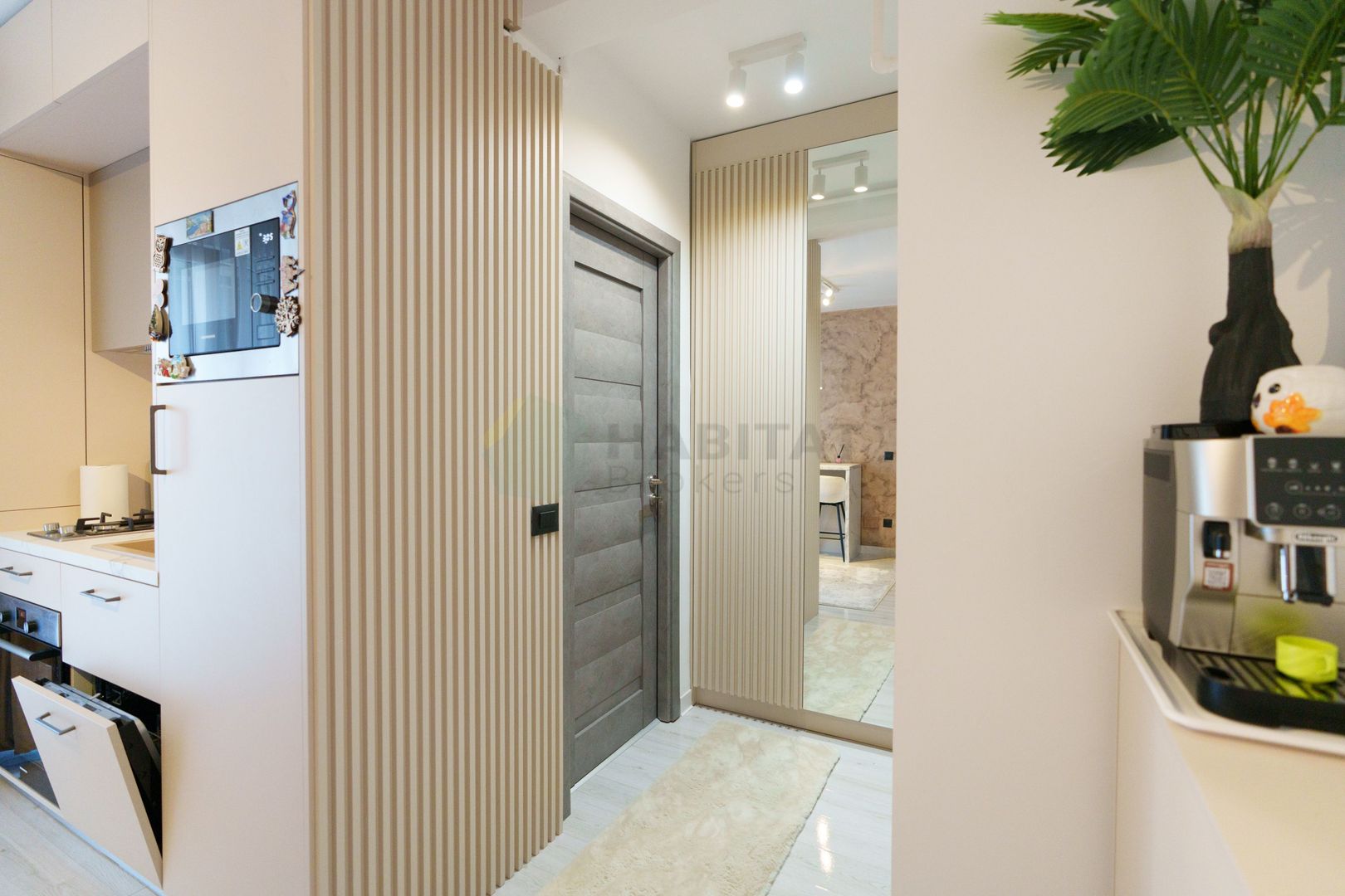 Studio modern, renovat complet 2025 | Complex Forest Tunari | Parcare inclusă - Poză 2