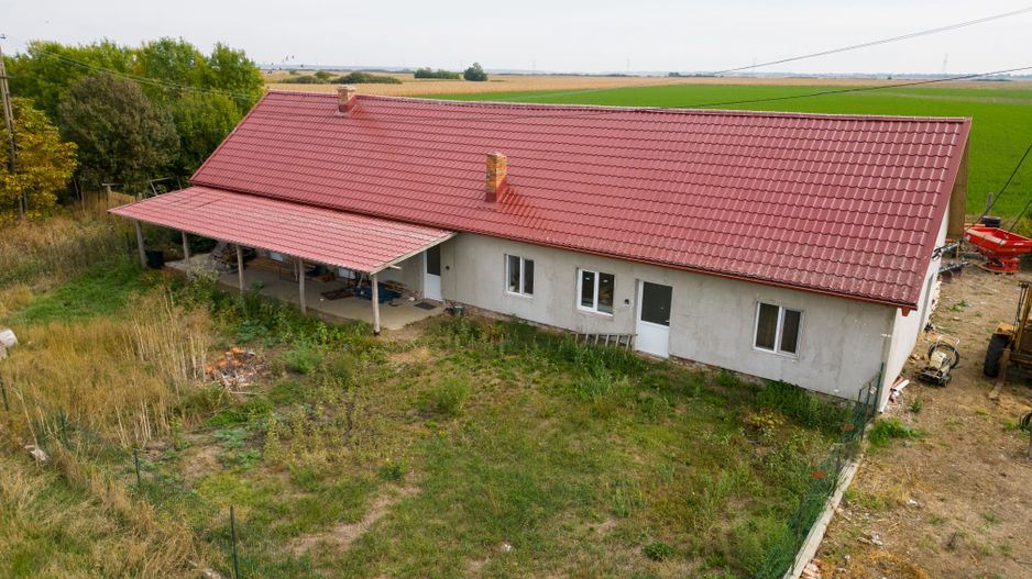 Casă cu teren 13 418 mp intravilan - Poză 1