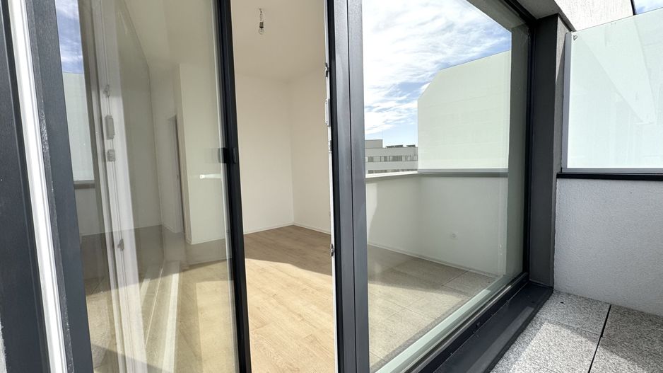 3 camere. Bucătărie închisă. Vedere panoramică. Reper Mall Colosseum - Poză 2