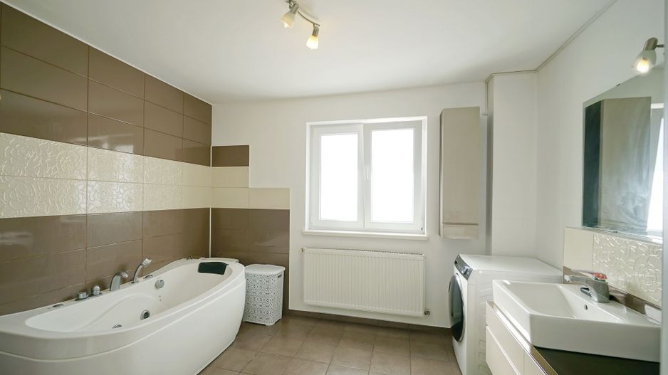 Brancoveanu  P+2, 8 cam, 6 dormitoare, 6 bai, 3 garaje teren 650 mp - Poză 44