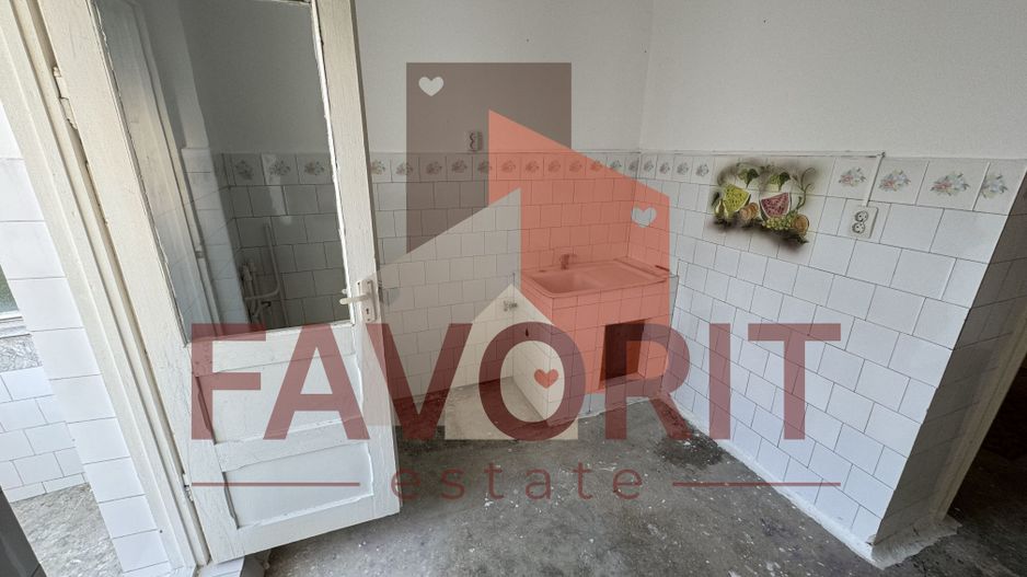 Decomandat. Model spatios. Disponibil imediat. Etaj intermediar. - Poză 6