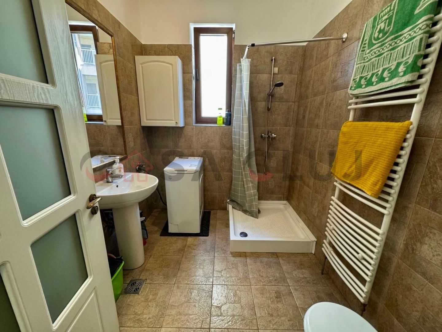Apartament în vilă, zonă centrală, parcare - Poză 5