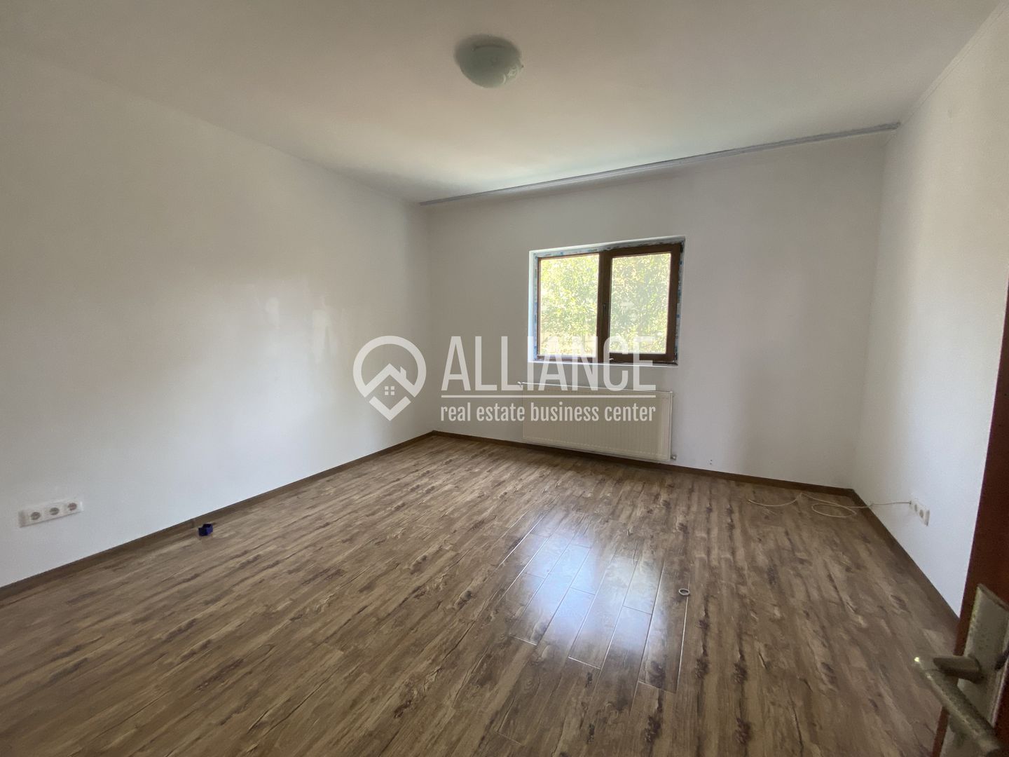 VALU LUI TRAIAN(COD 07) -Casa P+M 5 camere cu teren de 300 mp - Poză 21