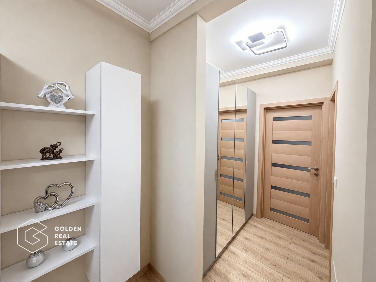 Apartament superb, BERMO, 2 camere, etaj 1, totul nou, centrala proprie, balcon - Poză 8