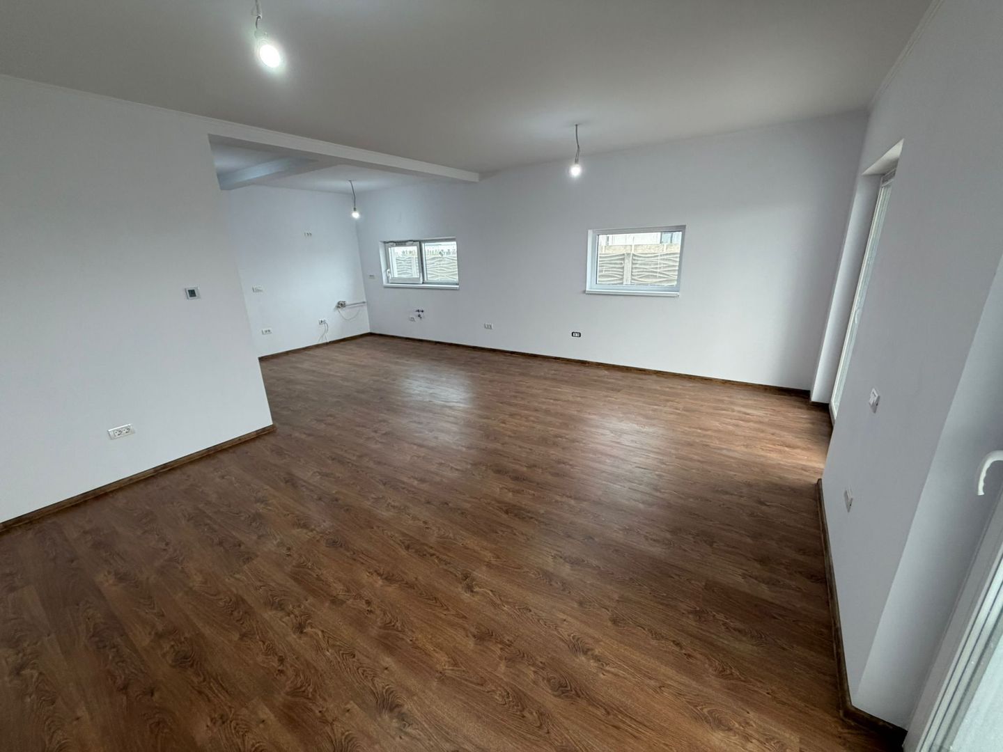 COMISION 0%, Casa Individuala, 4 Camere, 105 mp si 350 Teren, SACALAZ - Poză 2