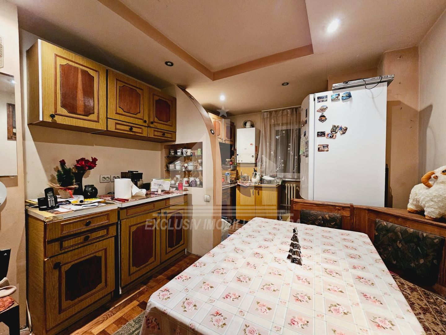 Apartament cu 4 camere decomandate, Cetate - zona Mercur - Poză 3