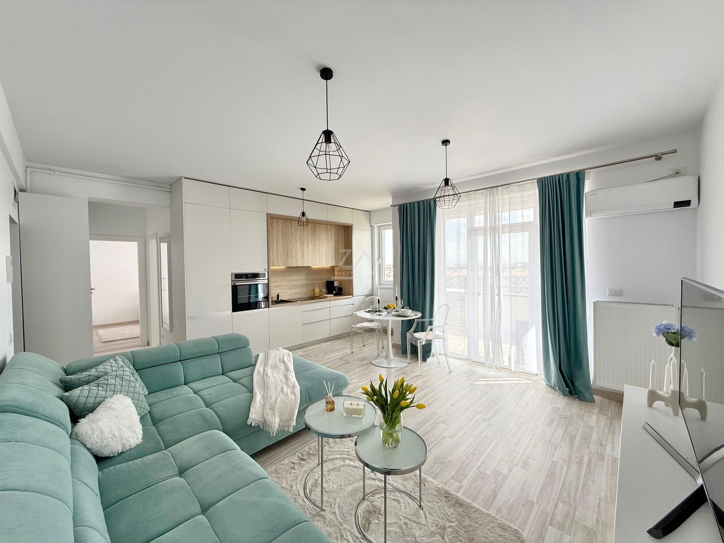 Vis a vis de Esso. Lift. Mijloc transport in fata. Loc de parcare. - Poză 1