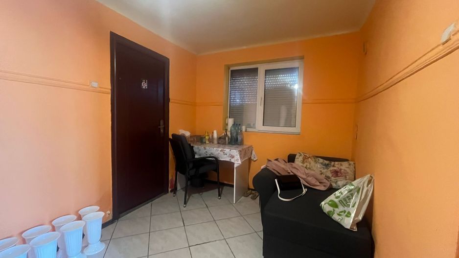 Casă cu 2 spații comerciale la stradă zona Decebal, Oradea - Poză 12