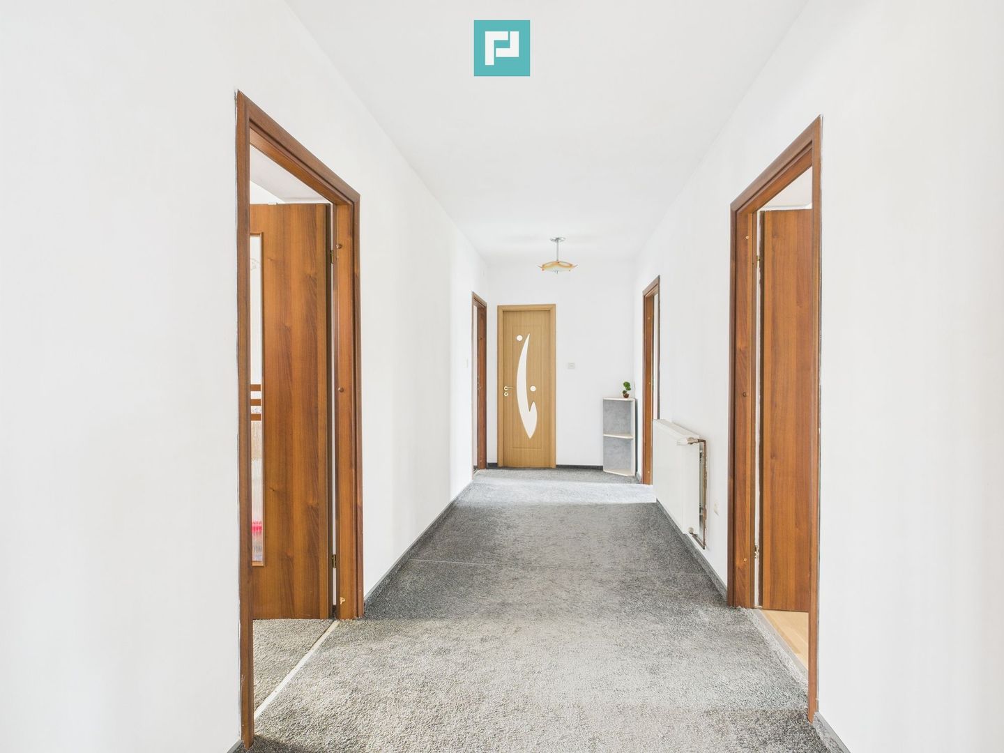 Vilă spațioasă cu 6 camere în Dumbrăvița - Poză 9