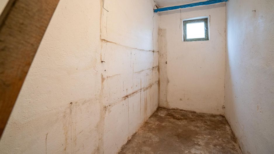 Casa singur in curte  cu dublu front stradal cu garaj in Iosia - Poză 9