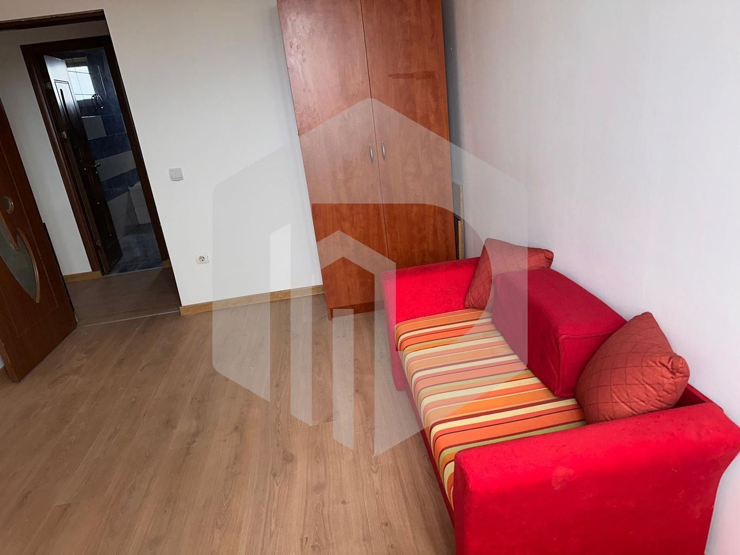 Apartament de inchiriat - Turnisor - 3 Camere - 75mpu - Etaj 3 - Poză 3