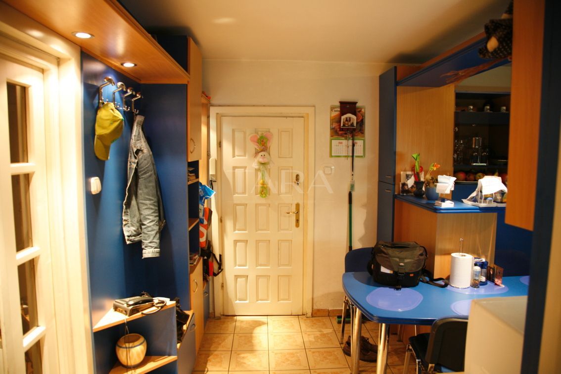 Apartament cu 4 camere, 82 mp, 2 băi și 2 balcoane, zona Câmpului. - Poză 4