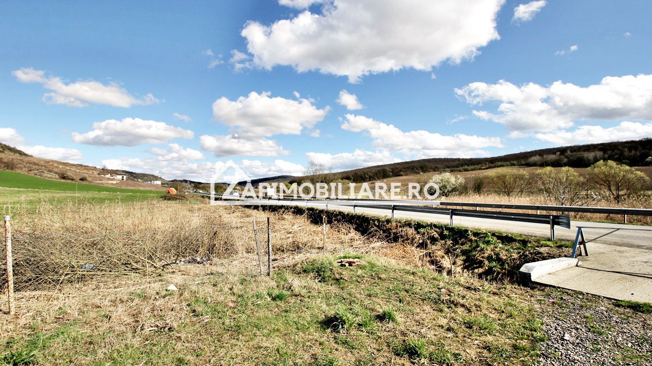 Parcele de  603 mp.teren intravilan, drum de 9 m.Livezeni - Poză 4