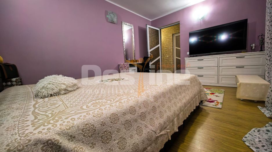 Vila cu etaj si mansarda, teren 7.200 mp, 1.550 mp intravilan - Poză 5