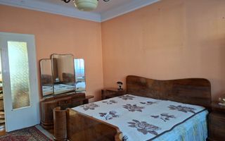 Apartament cu 3 camere si garaj in zona centrală - Poză 9