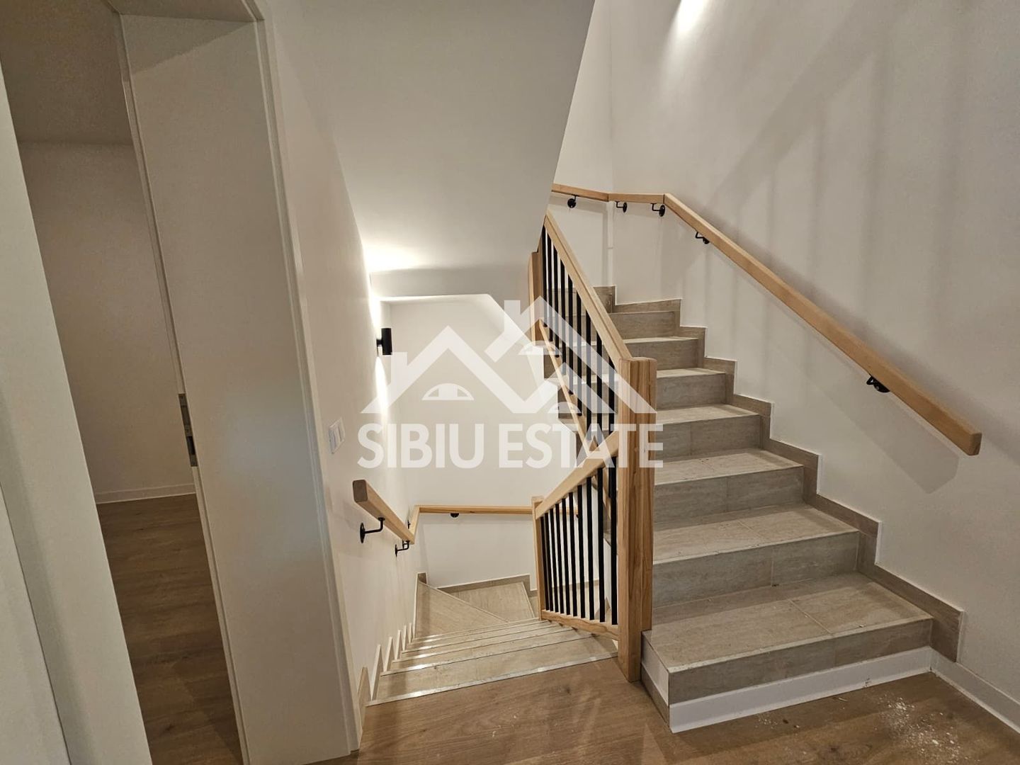 Casa de inchiriat, 4 camere, 2 bai, Sibiu Calea Cisnadiei - Poză 1