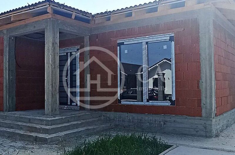 Casa de vanzare cu 4 camere in zona Santandrei, Oradea - Poză 2