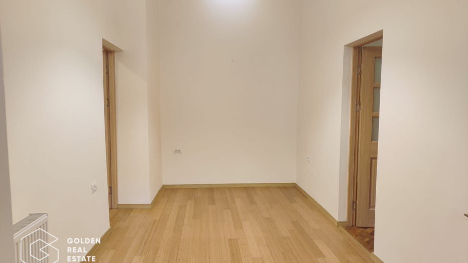 Apartament cu 3 camere, spatiu interior mare, renovat integral, Bld, Revolutiei - Poză 6
