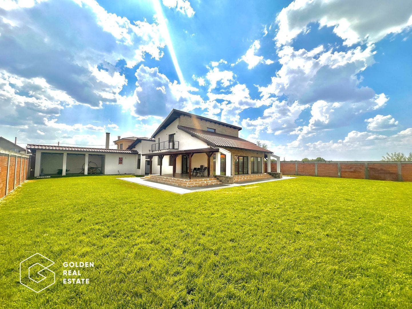 Oportunitate! Vila de lux, Livada, P+E, 5 camere, teren 957mp - Poză 2