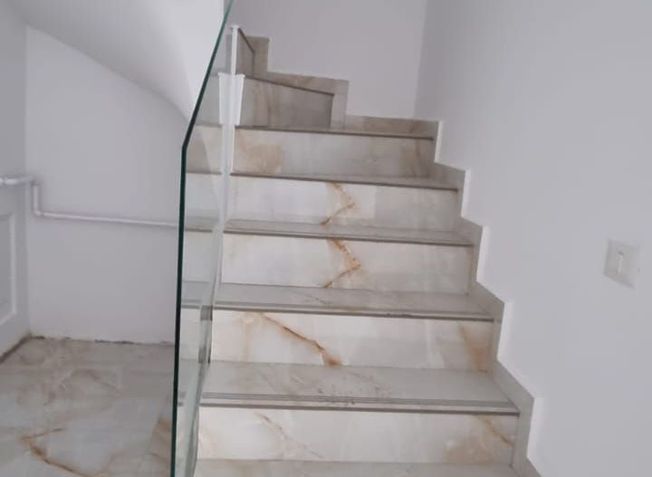 Reședință Modernă cu Finisaje Distinse - Poză 52