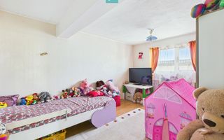 Casă cu 4 camere pe Bd. Laminorului – modernă și întreținută - Poză 13