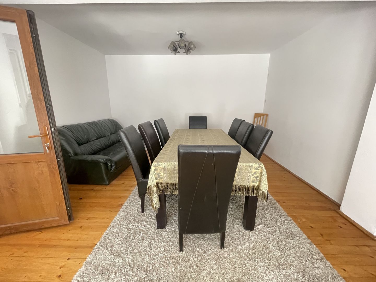 Casa cu teren 1000 mp și front 26 ml în zona Bogdanesti - Poză 2