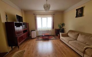 Casă cu teren generos 752 mp - ideală pentru locuință sau dezvoltare. - Poză 1