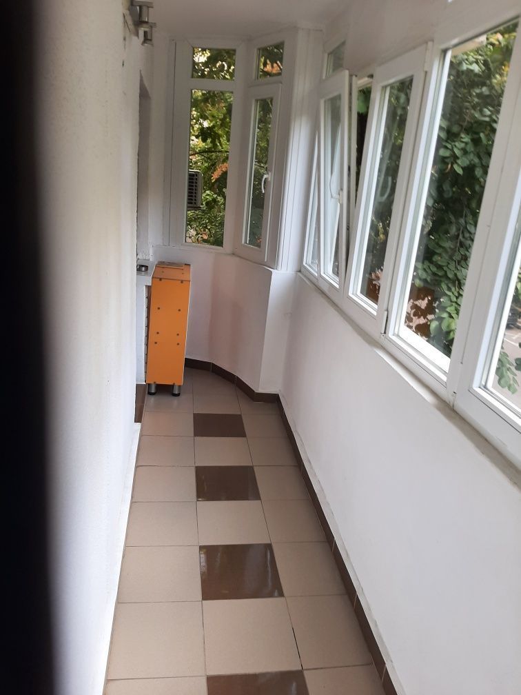 Închiriez apartament 2 camere, Decebal, mobilat, loc de parcare - Poză 7