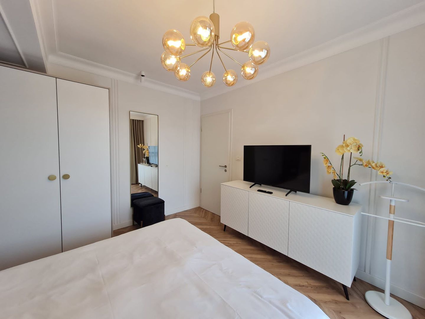 Elegantă și prestanță - Poză 10