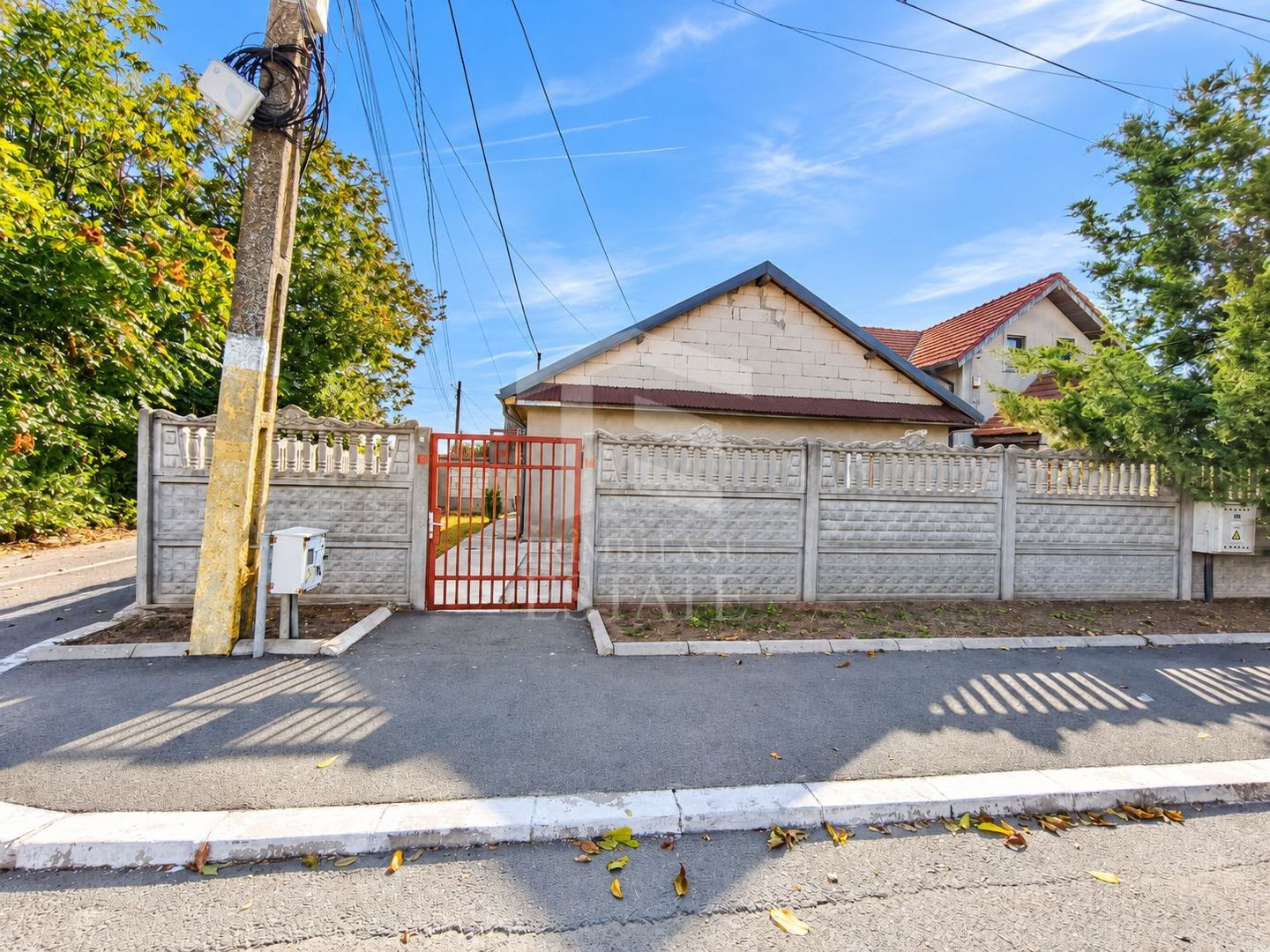 Casa de vanzare | Zona linistita | 3 camere - Poză 1