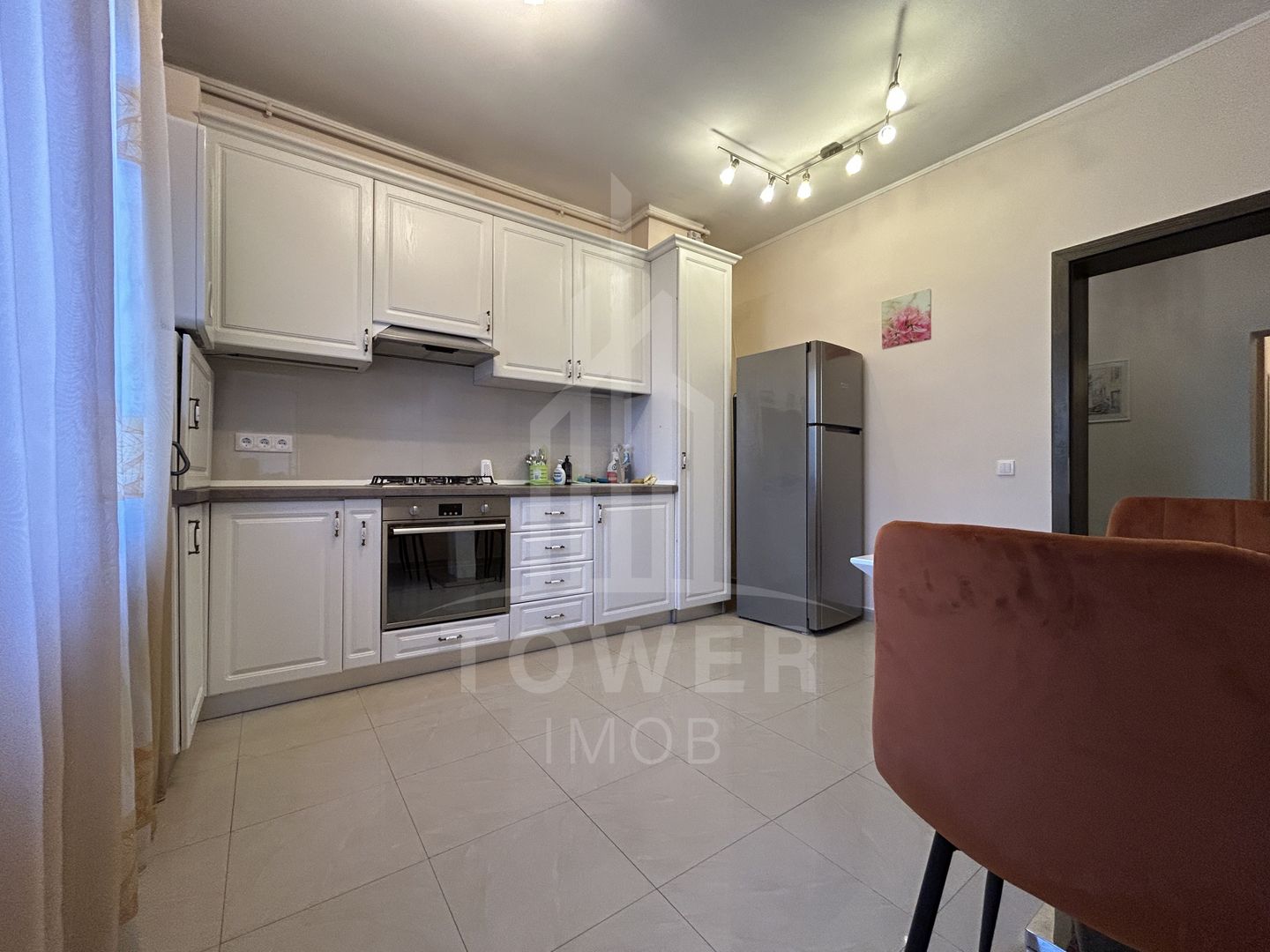 APARTAMENT 3 CAMERE DE ÎNCHIRIAT CU 2 LOCURI DE PARCARE ȘI 2 TERASE - Poză 2