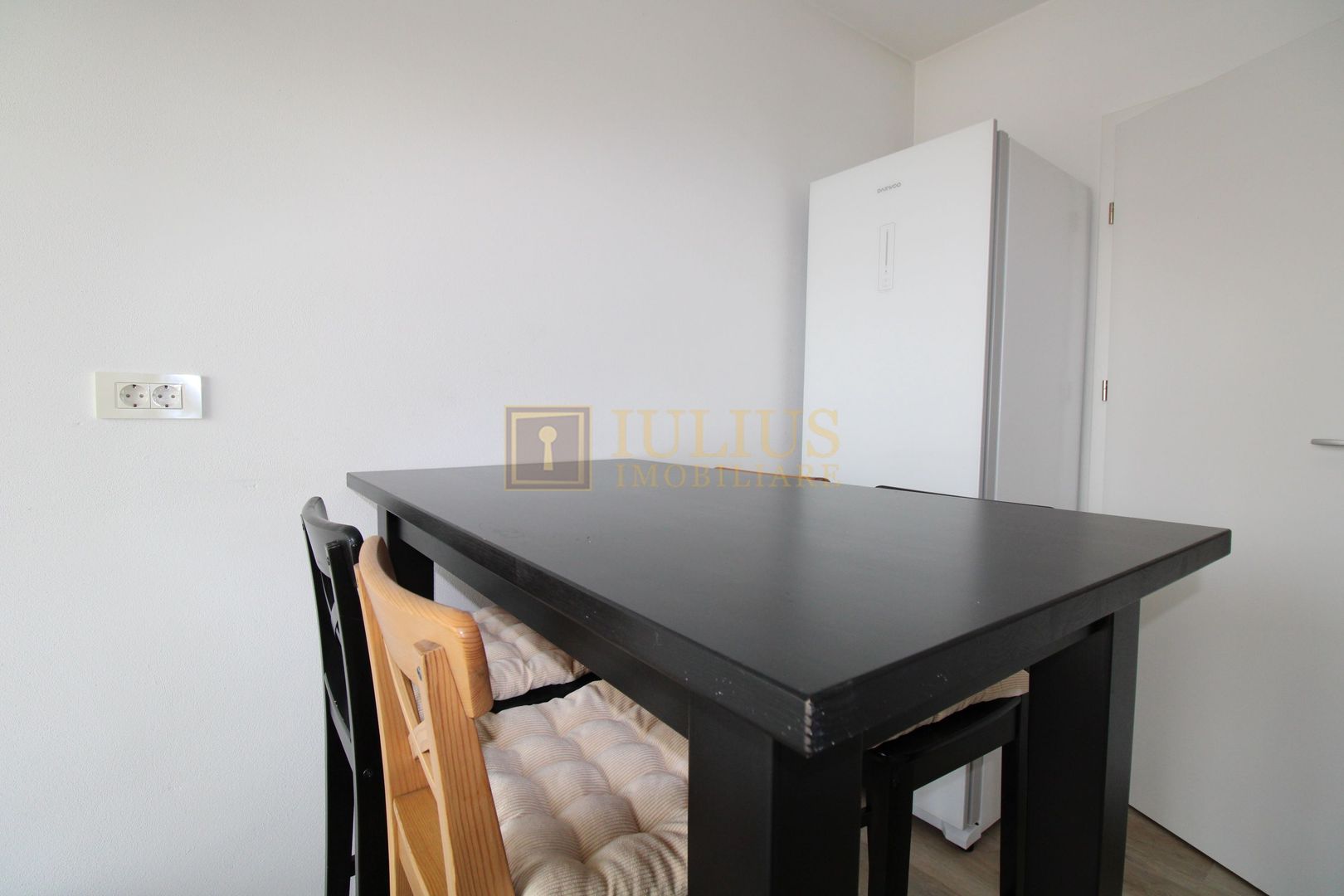 Apartament 2 camere, 3 balcoane, loc de parcare, centrala proprie, Dumbravita - Poză 18