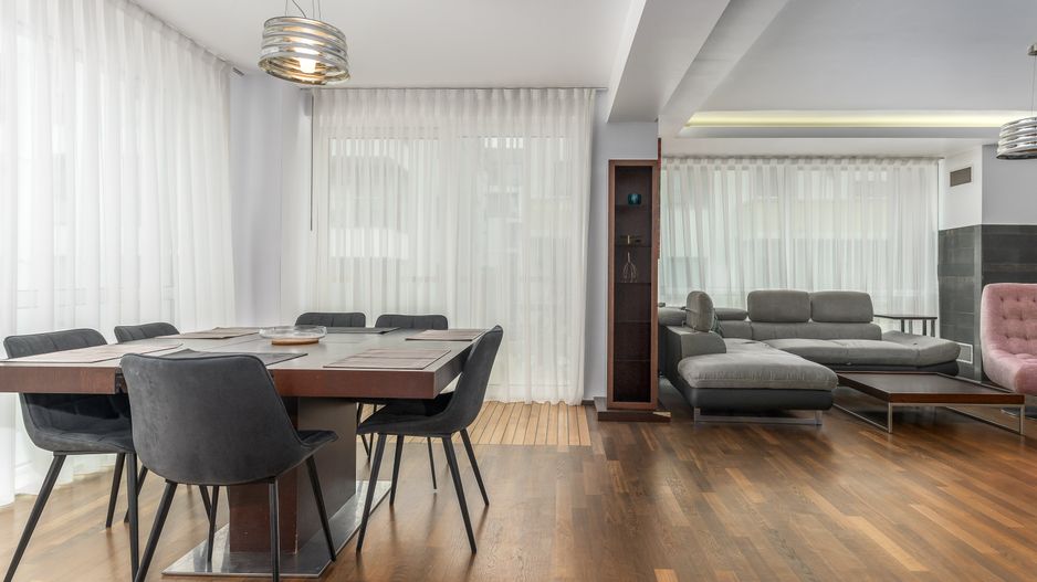 4 camere| semineu| piscina interioara | sauna | sala de sport| parcare - Poză 2