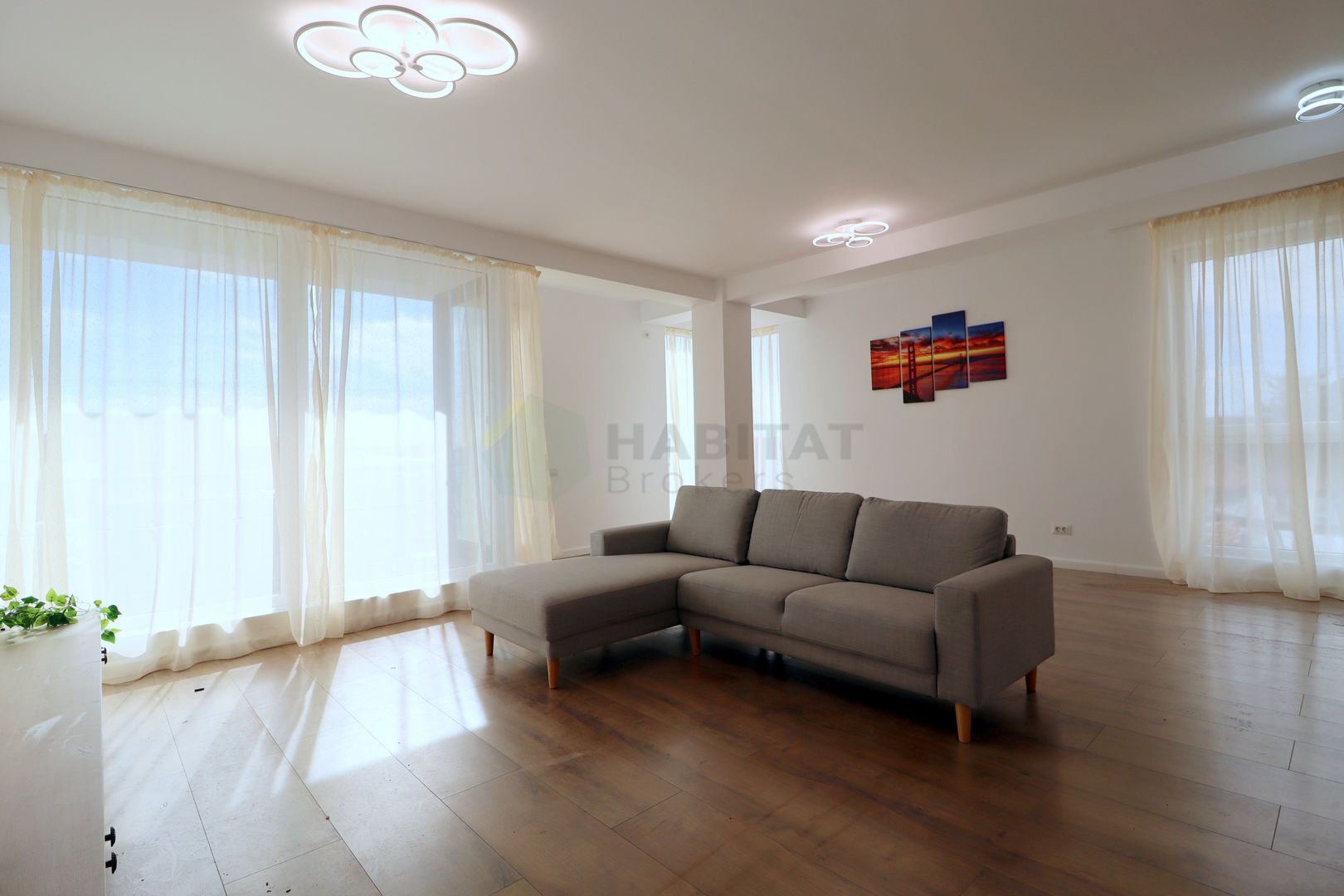 Apartament luminos, spatios, mobilat - Poză 16