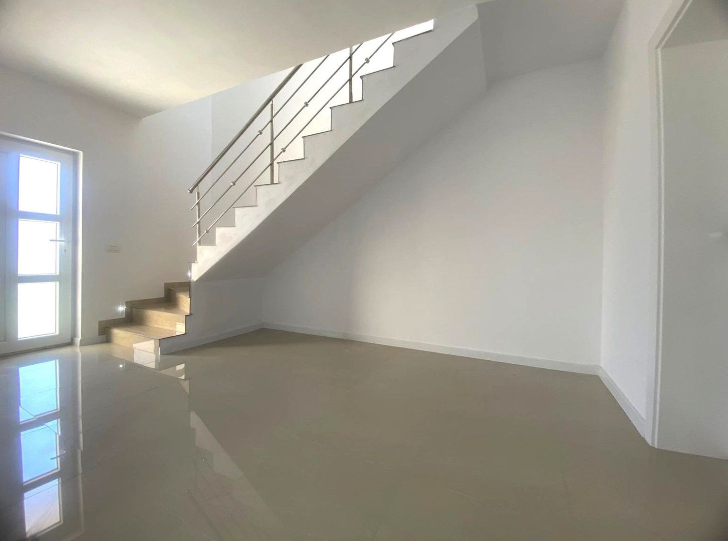 Casa la cheie! Vanzare casa cu 4 camere in Priseaca - Poză 6