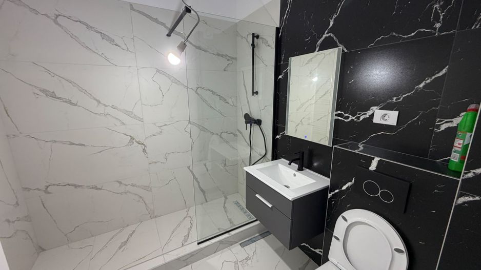 AP. 2 CAMERE- PARCARE, CURTE PROPRIE, CENTRALA, BUCATARIE INCHISA - Poză 7