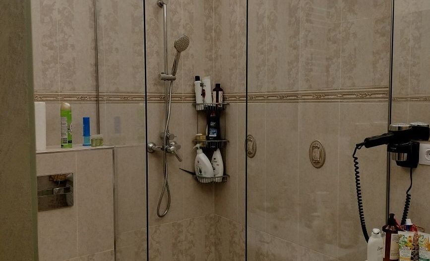 Garsoniera de lux cu jacuzzi și loc de parcare - Poză 3