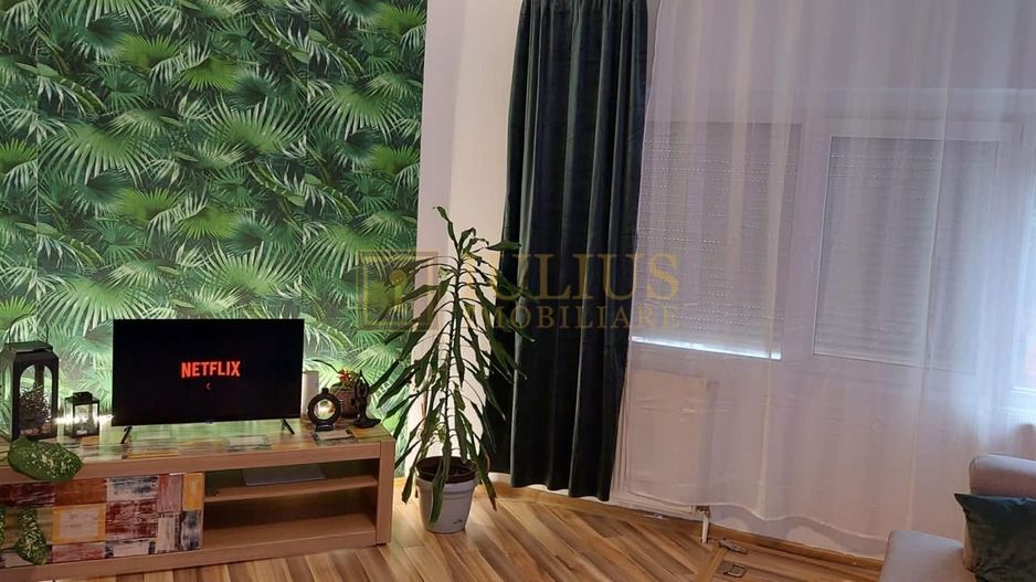 Parter inalt,  centrală proprie- in spate la Hotel Strelitia - Poză 2