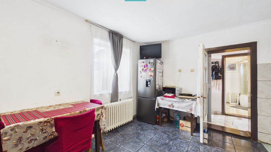 Casă cu 3 camere de vânzare în zona Bujac - Poză 2