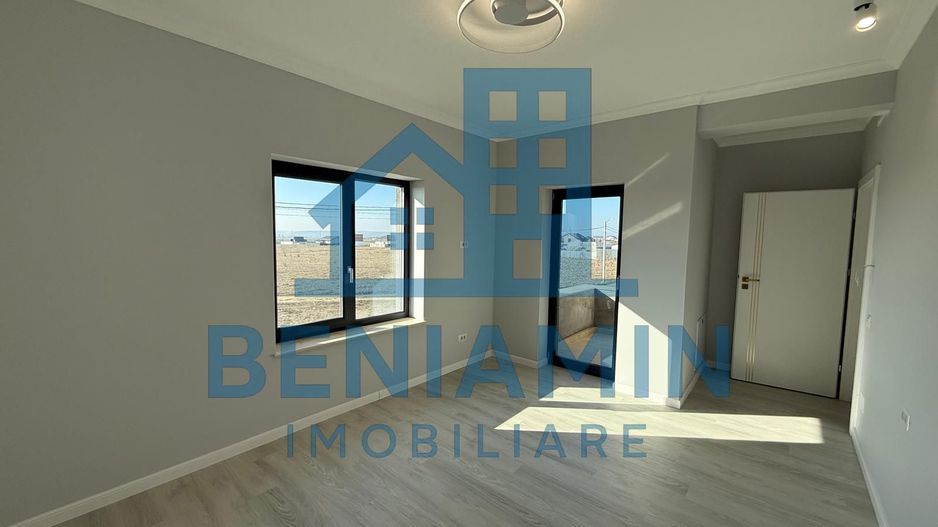 Casa Moderna-Damila-3 dormitoare-curte amenajata-La cheie-Asfalt - Poză 7