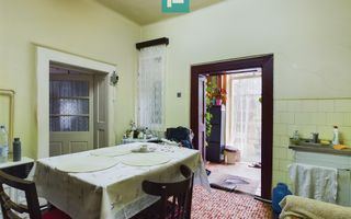 Apartament la casă cu 4 camere în Pârneava - Poză 8