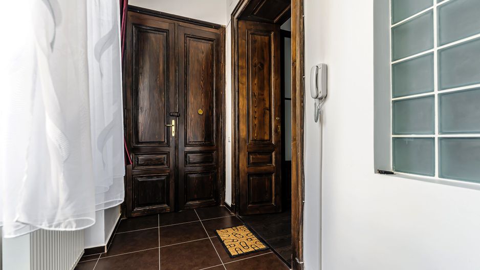 De închiriat: Spațiu ultracentral, renovat - Poză 5